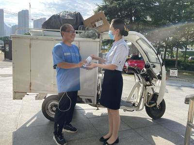 炎夏送清涼，恒愛伴左右 外賣遞送服務的溫暖守護
